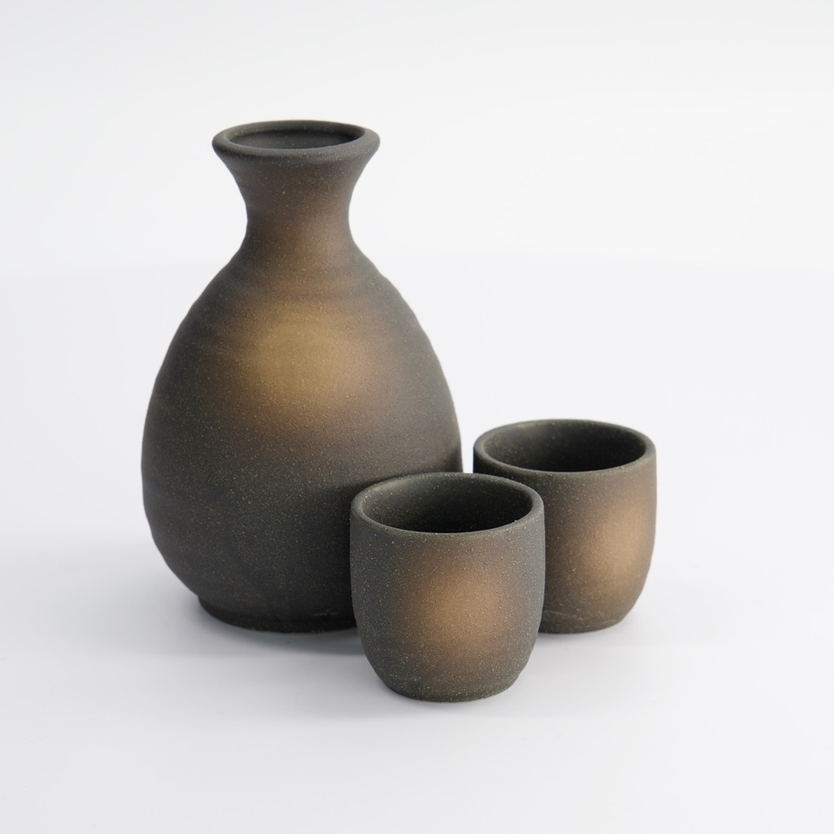 Ceramiczny Zestaw do Sake Bizenbuki – Karafka 300 ml + 2 Czarki 50 ml