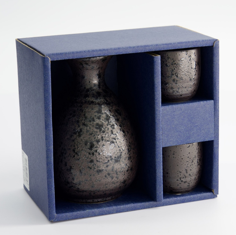 Ceramiczny Zestaw do Sake Kuro Tetsusabi – Karafka 300 ml + 2 Czarki 50 ml