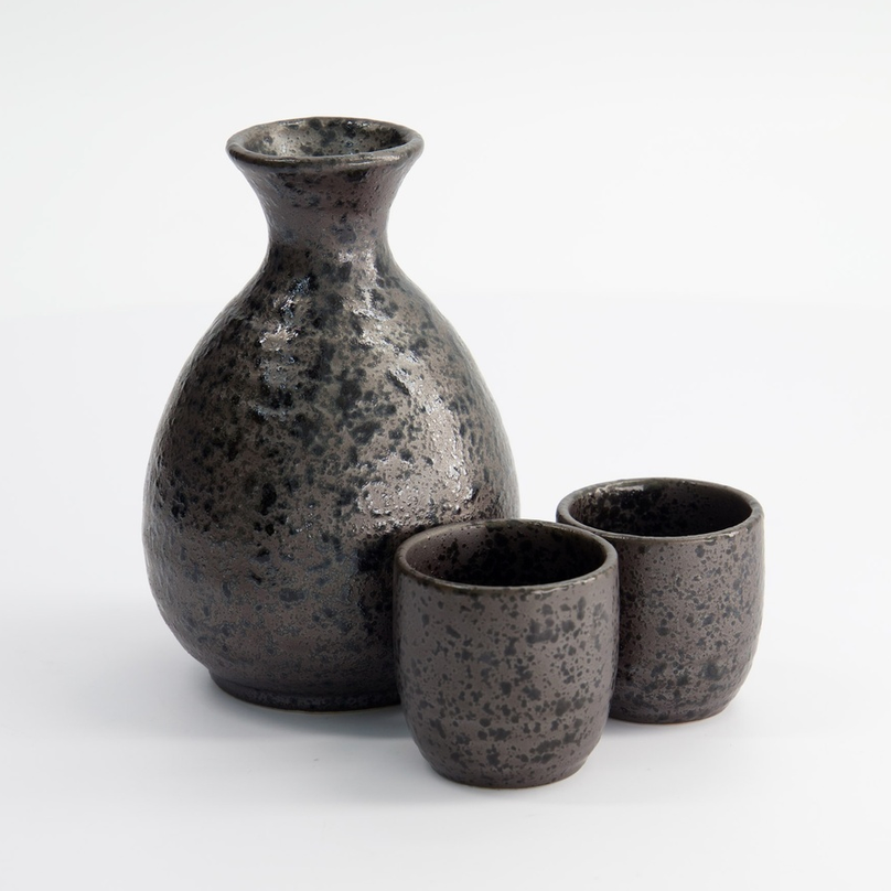 Ceramiczny Zestaw do Sake Kuro Tetsusabi – Karafka 300 ml + 2 Czarki 50 ml